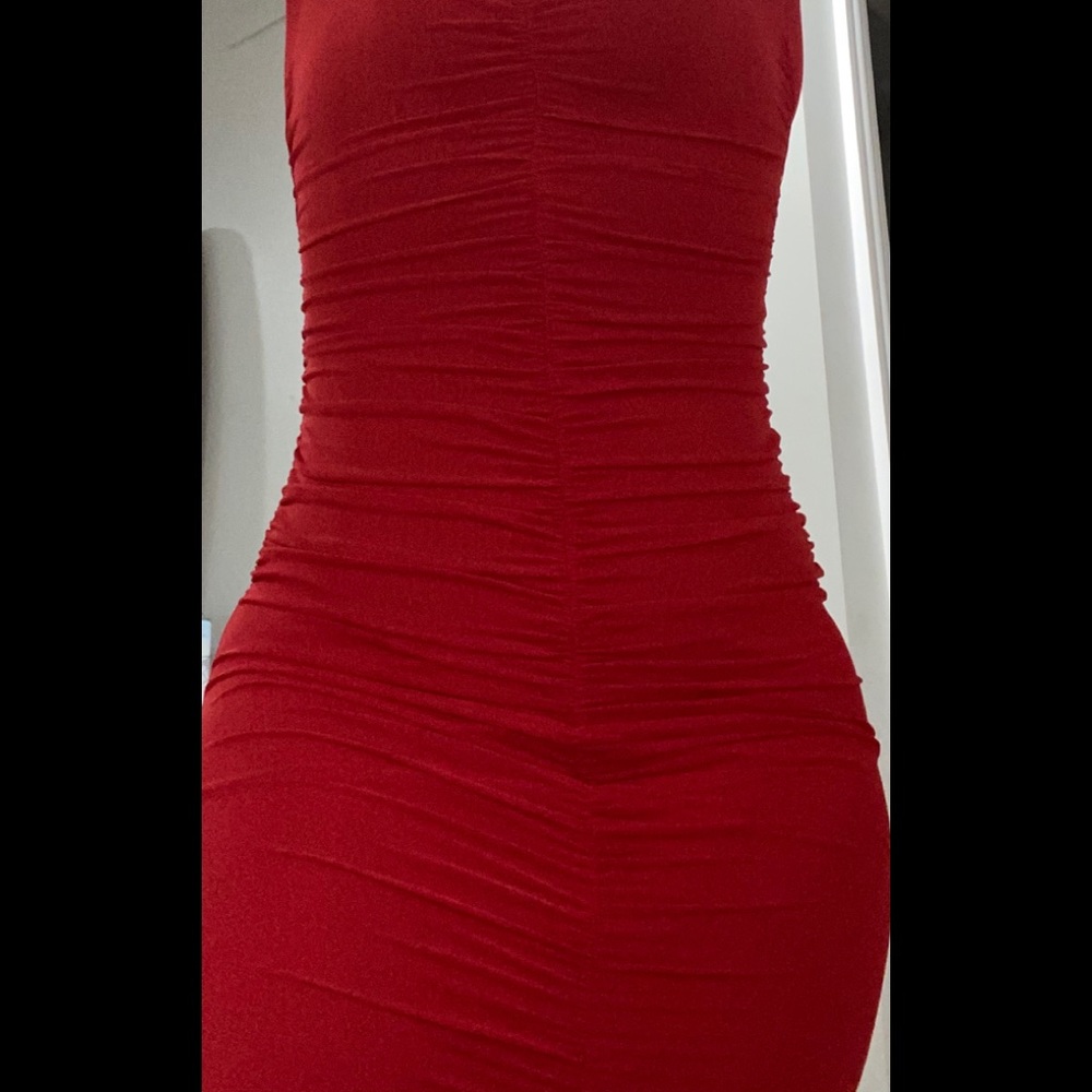 VIBRANT OFF THE SHOULDERS RED DRESS